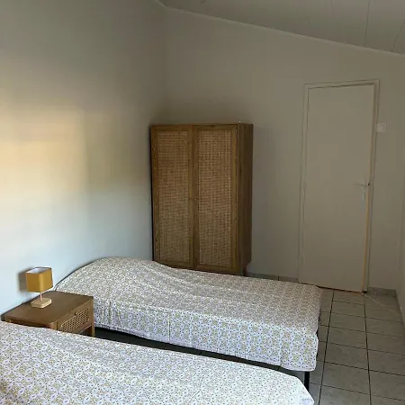 Maison Trois Pieces Avec Cour Proche Préfailles