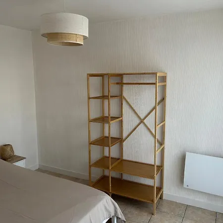 Maison Trois Pieces Avec Cour Proche Префай