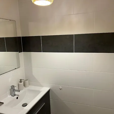 Maison Trois Pieces Avec Cour Proche بيت للعطل
